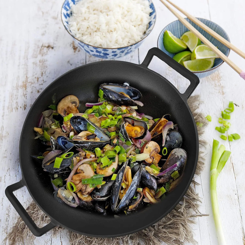 Wok w/ Lid 14 In Pre-Seasoned Cast Iron